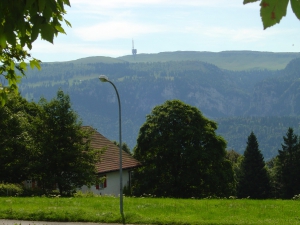 La vue sur le Chasseral, depuis le Mont-Soleil