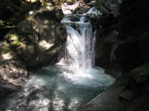 Ne loupez pas cette belle cascade à la toute fin du parcours en descendant vers Frenières-sur-Bex