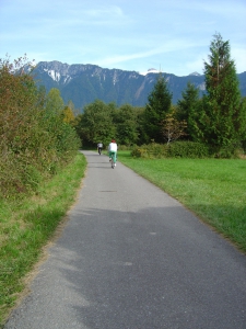 Un chemin sans circulation, à parcourir à vélo