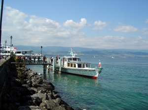 Les bateaux, à leur arrivée à Yvoire