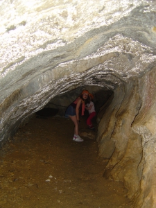 Une grotte... bas de plafond!