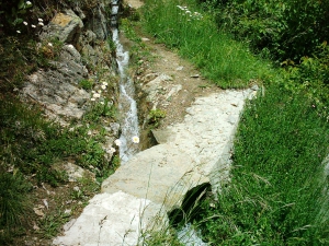 passage par dessus l'amenée d'eau du moulin