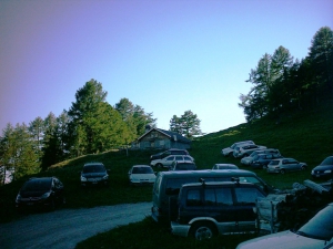 Le chalet de l'Erié est le point de départ et d'arrivée du tour du Grand Chavalard, il est situé juste en-dessous du parking principal