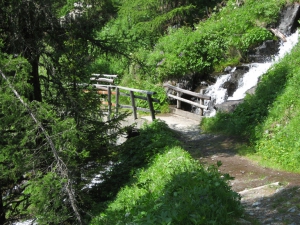 Petit pont en descendant vers St-Luc