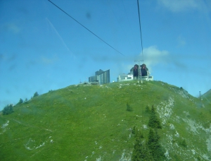 L'arrivée à La Berneuse (vue depuis la fenêtre du télécabine)