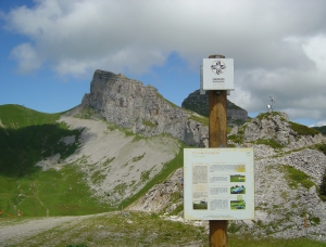 Panneau didactique du Sentier des énergie et la Tour d'Aï