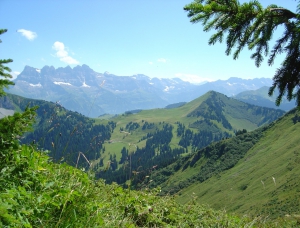 Vue sur les Dents du Midi, le Mont Blanc et le Bec du Corbeau