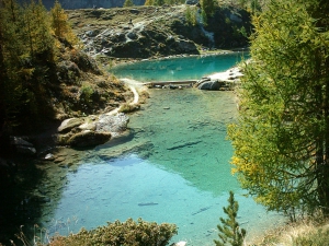 le Lac Bleu avec l'une de ses prolongations