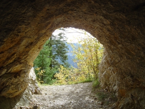 Une ouverture dans la parois rocheuse de la Grande Beuge