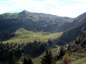 Au fond, l'alpage de La Tovassière