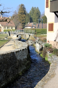 Depuis la Rue du Tilleul, juste avant la place de jeux