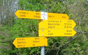 Panneaux indicateurs pour le tourisme pédestre, au Pont Rotary
