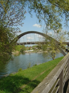 Joli coup d'œil sur le Pont Rotary