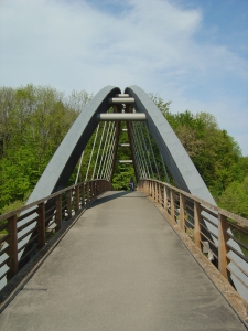 A l'entrée du pont