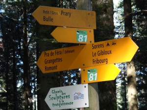 Il est possible de rejoindre le Sentier (ou prolonger la balade) par de nombreux chemins pédestres