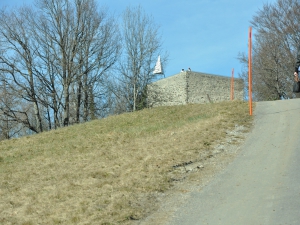 En montant vers la tour de Gourze encore un effort et vous êtes en haut