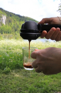 ... un café au bord du lac... la classe!