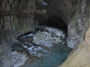 Le torrent glacière dans un trou