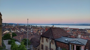 Neuchâtel, à la tombée de la nuit