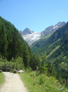 Au détour du sentier, vue sur le glacier du Trient