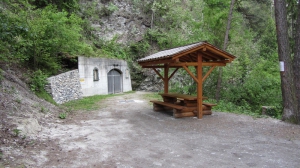 entrée du tunnel pour dévier le bisse avant que celui-ci ne soit remis en eau