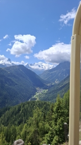 Au fond, le Mont Blanc
