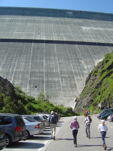 Premier coup d’œil sur le barrage, depuis le parking