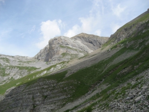 Le sentier monte maintenant