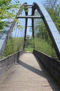 Le pont en bois enjambant l'Areuse