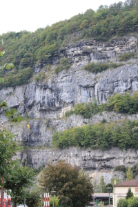 La chapelle au-milieu de la falaise, vue depuis St-Maurice