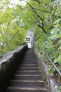 Les dernières marches avant la chapelle