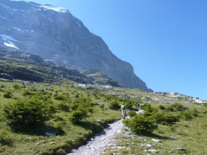 Départ du sentier et face nord de l'Eiger.