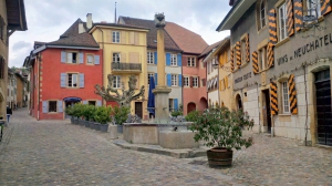 Place avec terrasse, à la Grand-Rue