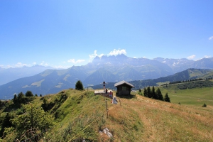 Au centre, les Dents du Midi. Sur la gauche, le Grand Muveran et la Grande Dent de Morcles