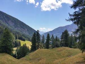 Vue sur la vallée, en redescendant vers le village