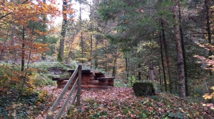 Table de pique-nique, en milieu du parcours.