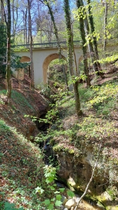 Les gorges de la Vaux, en arrivant sous le pont des polonais