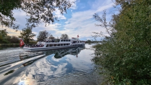 Bateau, sur le canal de la Broye