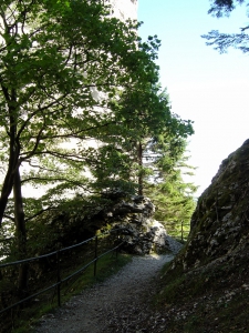 Sentier dans les gorges