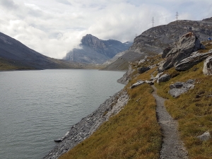 Sentier longeant le Daubensee