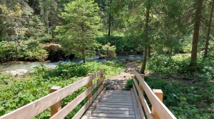 Un des ponts le long du sentier