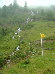 Les chutes des Fontaines Blanches un jour de pluie...