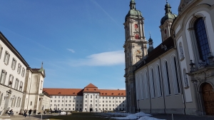 La cathédrale de Saint-Gall et les bâtiments abbatiaux.