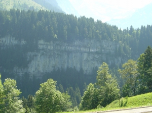 Les galeries vues depuis Champéry