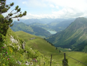 Vue sur le lac de l'Hongrin