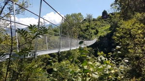 La passerelle sur la Vièze