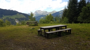 Joli point de vue, avec tables de pique-nique