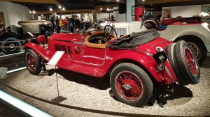 Dans le musée de l'automobile