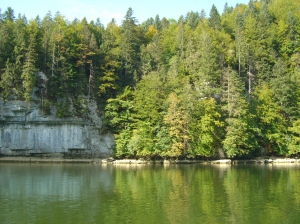 Depuis le bateau, entre Les Brenets et le Saut-du-Doubs