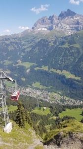 Au fond, les Dents du Midi